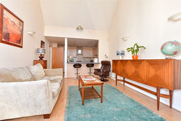 2 Bedroom Flat For Sale In Beaconsfield Road, Dover, Kent, CT16