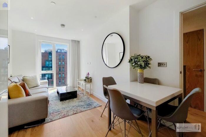 1 Bedroom Flat To Rent In Waterford Court, Turnberry Quay, E14