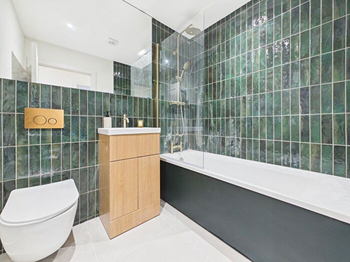 1 Bedroom Flat To Rent In High Street, Worthing, BN11