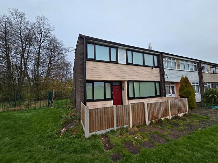 4 Bedroom End Of Terrace House For Sale In Hawk Close, Bury, BL9