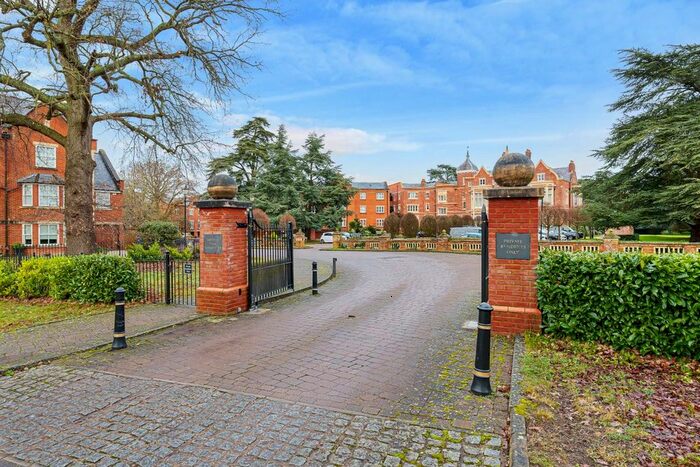 2 Bedroom Flat For Sale In Longbourn, Windsor, SL4