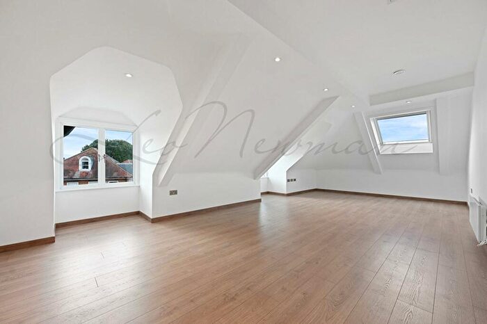 2 Bedroom Flat To Rent In Harvest Lane, Thames Ditton, KT7