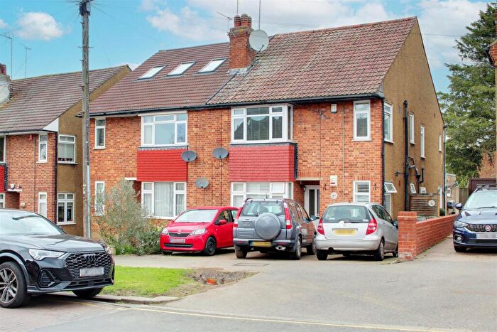 2 Bedroom Maisonette For Sale In Hill Court, Hill Rise, Potters Bar, EN6