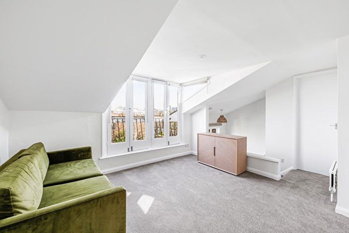 Studio To Rent In Dalling Road, London, W6