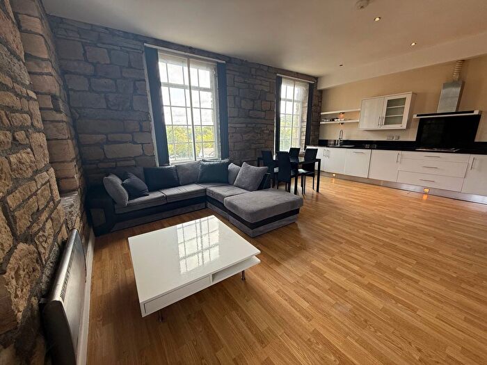 2 Bedroom Flat To Rent In Firth Street, Huddersfield, HD1
