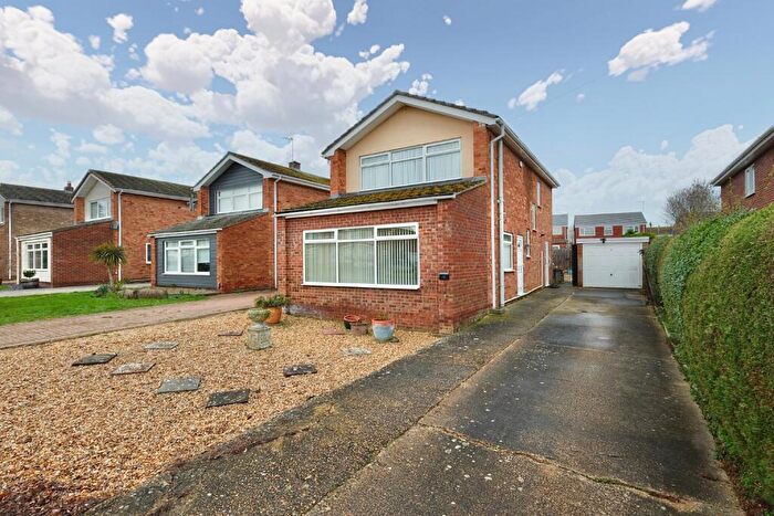 3 Bedroom Detached House For Sale In Wheatfields, St. Ives, Cambridgeshire, PE27