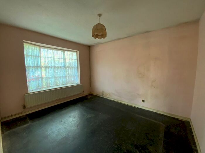 2 Bedroom Bungalow For Sale In Stubbington Close, Willenhall, WV13
