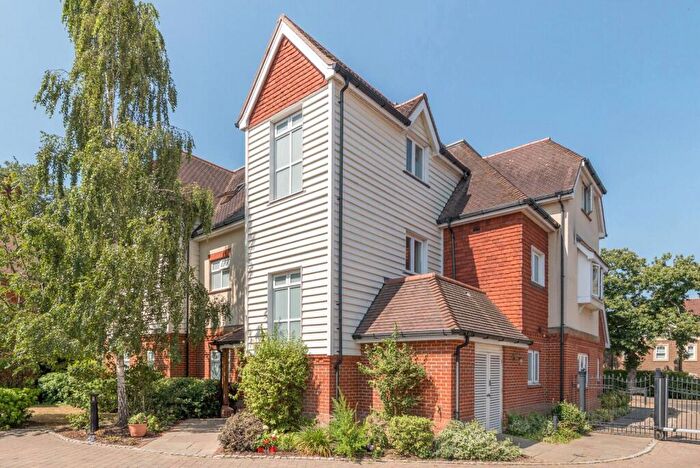 2 Bedroom Flat To Rent In Cleves House, Rouse Close, Weybridge, KT13