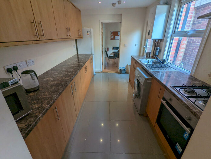 4 Bedroom Terraced House To Rent In Grange Avenue, Reading, Berkshire, RG6