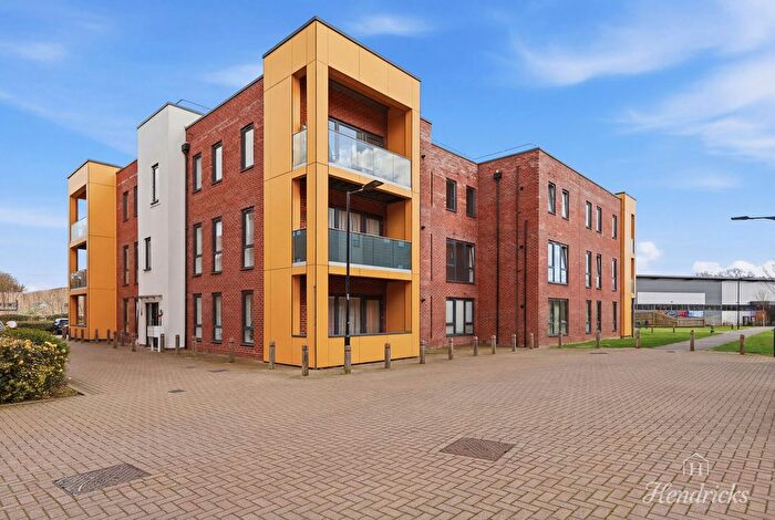 2 Bedroom Flat For Sale In Cole Court, Southend-On-Sea, SS2