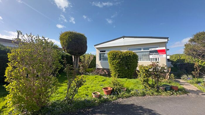 3 Bedroom Mobile/park Home For Sale In Conifer Way, Oaktree Park, BS24