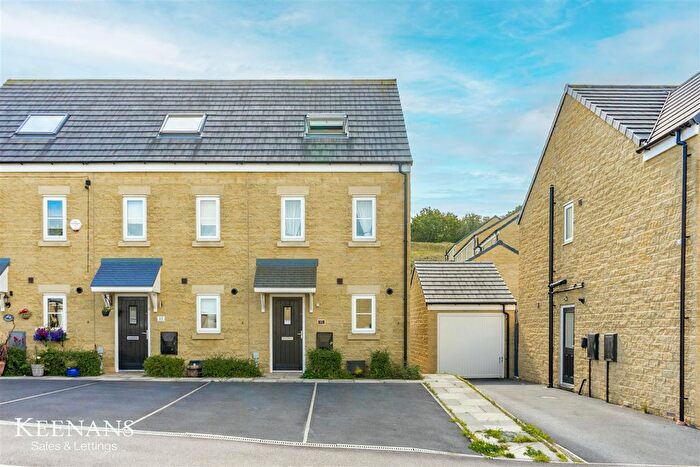 3 Bedroom Town House For Sale In Rowling Hollins, Colne, BB8