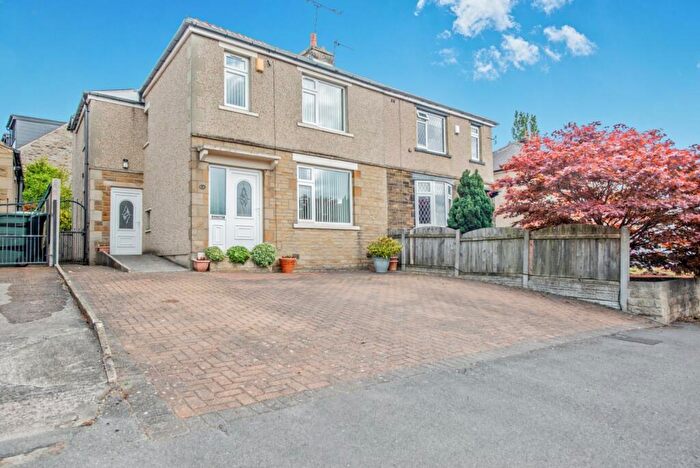 3 Bedroom Semi-Detached House For Sale In High House Avenue, Bradford, BD2