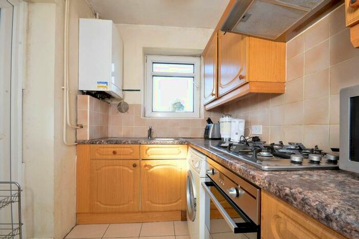 3 Bedroom Flat To Rent In Kingston Hill, Kingston Hill, Kingston Upon Thames, KT2