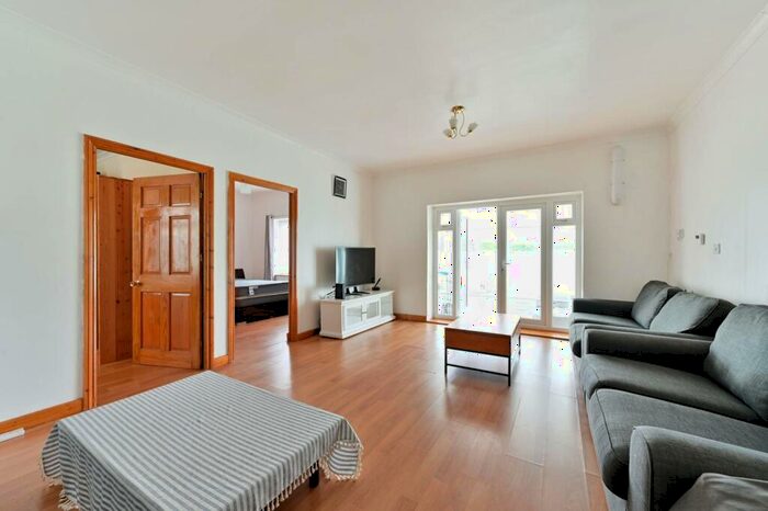 2 Bedroom Bungalow To Rent In Elsrick Avenue, Morden, SM4