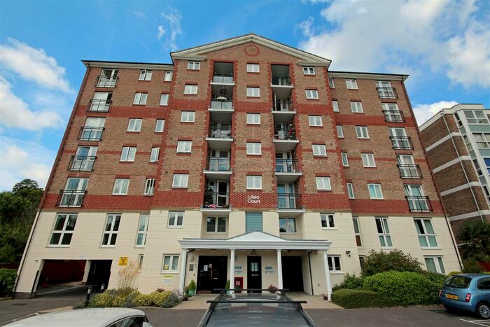 2 Bedroom Flat To Rent In London Road, Patcham, Brighton, BN1