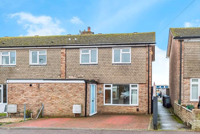 3 Bedroom End Of Terrace House For Sale In Chandler Close, Bampton, OX18