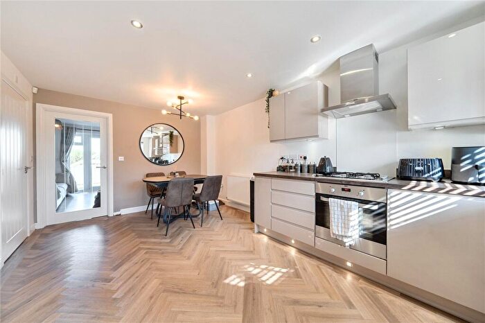 3 Bedroom Semi-Detached House For Sale In Esthwaite Close, Middleton, Manchester, M24