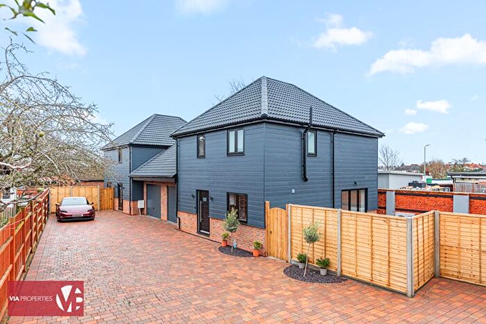 3 Bedroom Semi Detached House To Rent In Duke Street, Hoddesdon, EN11