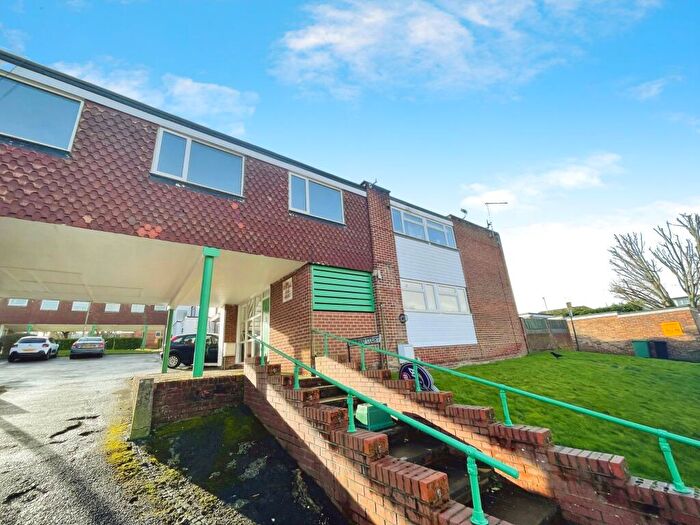 2 Bedroom Flat For Sale In Beaulieu Court, Basingstoke, RG21