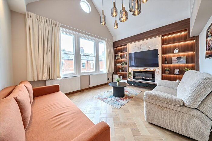 2 Bedroom Flat For Sale In Blandfield Road, London, SW12