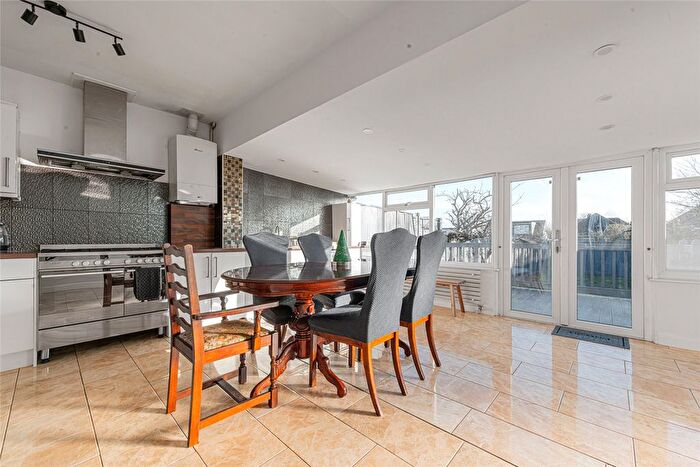 5 Bedroom Semi Detached House To Rent In Milton Avenue, High Barnet, London, EN5