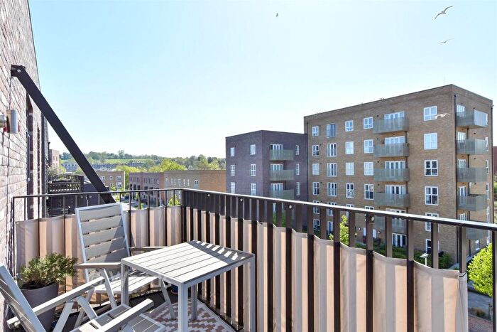 2 Bedroom Apartment For Sale In Glenway Road, Rochester, Kent, ME1