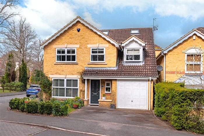 5 Bedroom Detached House For Sale In Queens Ride, Crowthorne, Berkshire, RG45