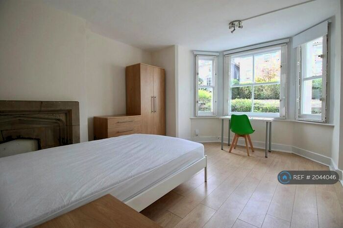 3 Bedroom Flat To Rent In Camden Road, London, NW1