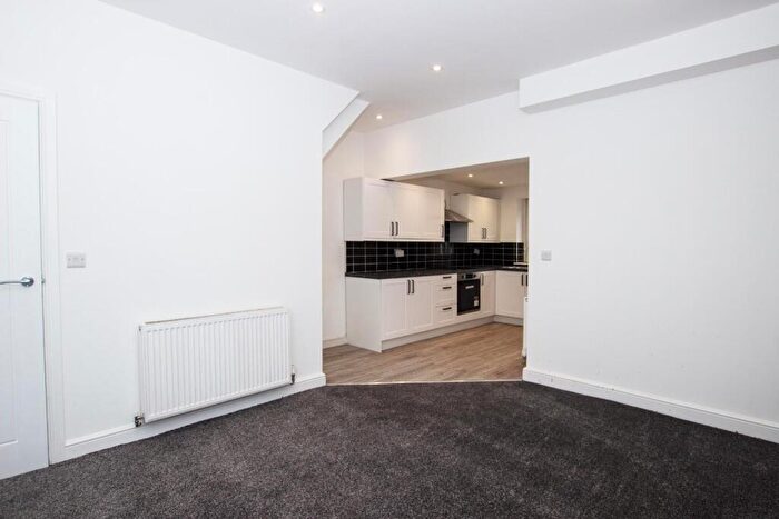 4 Bedroom Terraced House To Rent In Blackburn Road Darwen, BB3