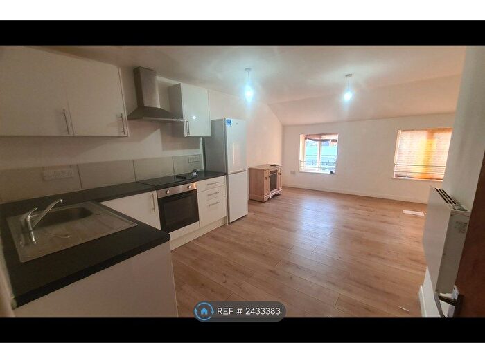 2 Bedroom Flat To Rent In Mote Road, Maidstone, ME15