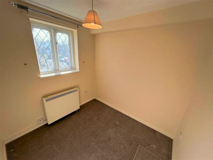 2 Bedroom Apartment To Rent In Foxdale Drive, Brierley Hill, West Midlands, DY5