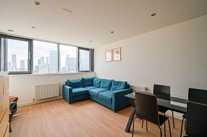 2 Bedroom Flat To Rent In The Fusion Building, Poplar, London, E14