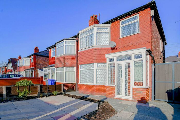 3 Bedroom Semi-Detached House To Rent In Manchester Road, Swinton, M27