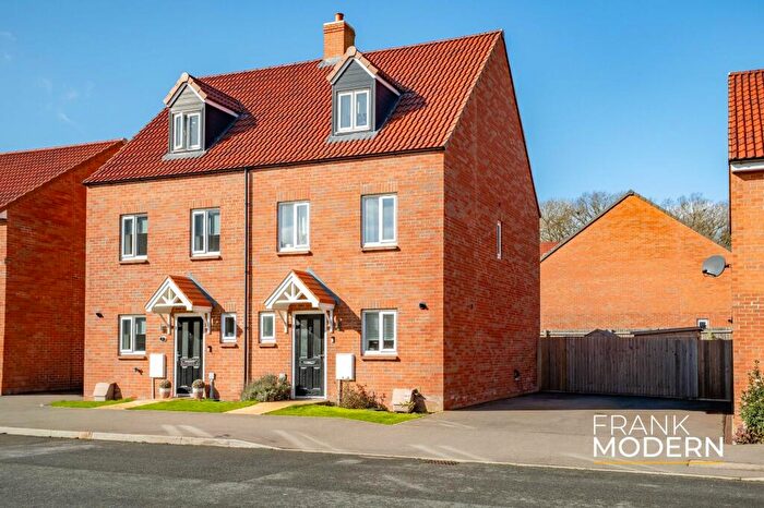 3 Bedroom Semi Detached House For Sale In Sandown Drive, Bourne, PE10