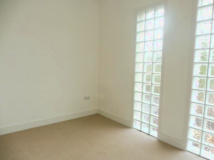 2 Bedroom Flat To Rent In Chartwell Close, Peterborough, PE2