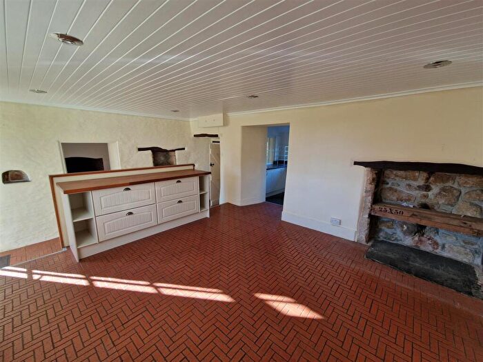 5 Bedroom Farm House To Rent In Coombe, St. Austell, PL26