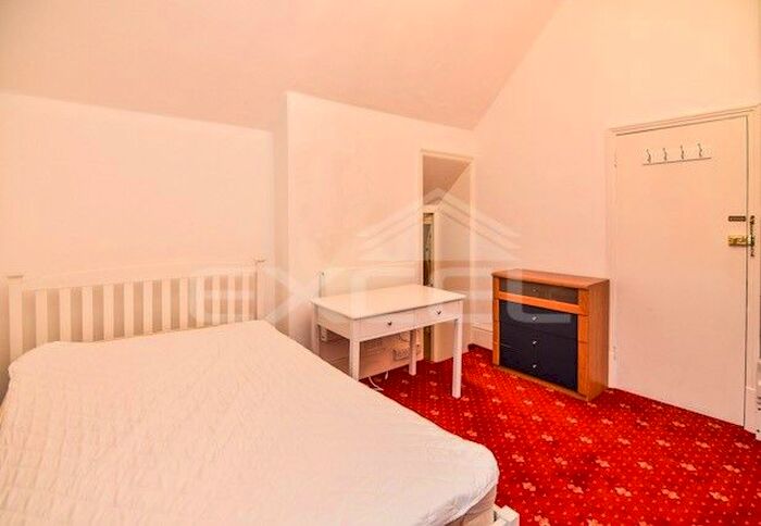 Studio To Rent In Canfield Gardens, South Hampstead, London, NW6