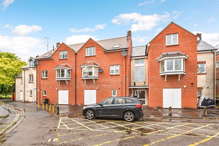 2 Bedroom Flat To Rent In Waterloo Court, Andover, SP10