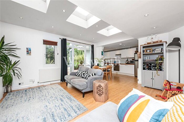 3 Bedroom Apartment For Sale In Burgoyne Road, Harringay Ladder, London, N4