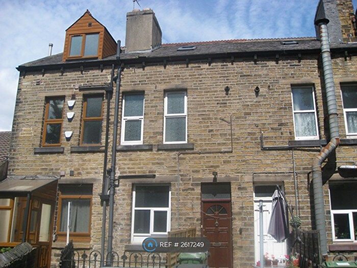4 Bedroom Terraced House To Rent In Yates Lane, Huddersfield, HD3