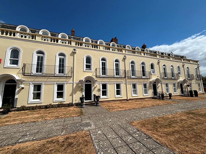 4 Bedroom Town House For Sale In Pipit Gardens, Watermead, Aylesbury, Bucks., HP19