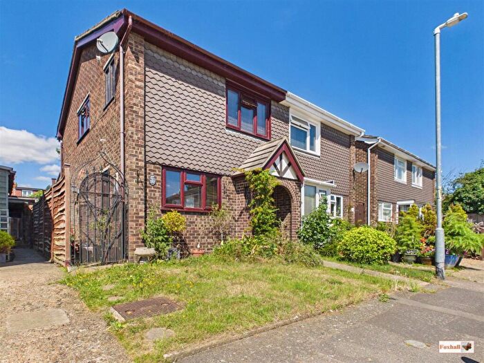 3 Bedroom Semi Detached House For Sale In Starfield Close, Ipswich, IP4