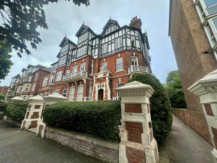 2 Bedroom Flat To Rent In Earls Avenue, Folkestone, CT20