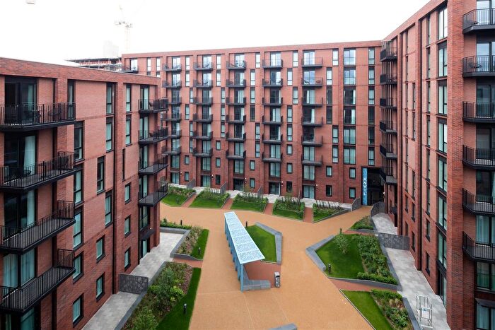 3 Bedroom Flat To Rent In Lockside Lane, Salford, M5