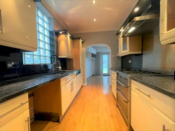 3 Bedroom Semi-Detached House To Rent In Earlswood Gardens, Ilford, IG5