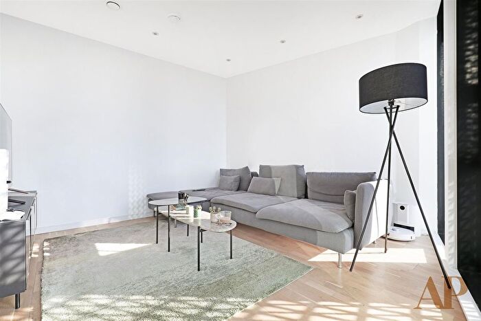 2 Bedroom Flat To Rent In Newington Causeway, London, SE1