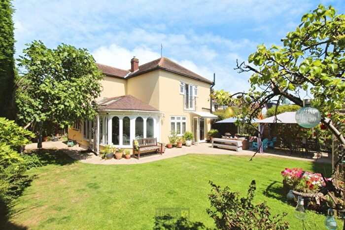 4 Bedroom Detached House For Sale In Upminster Road, Hornchurch, RM12