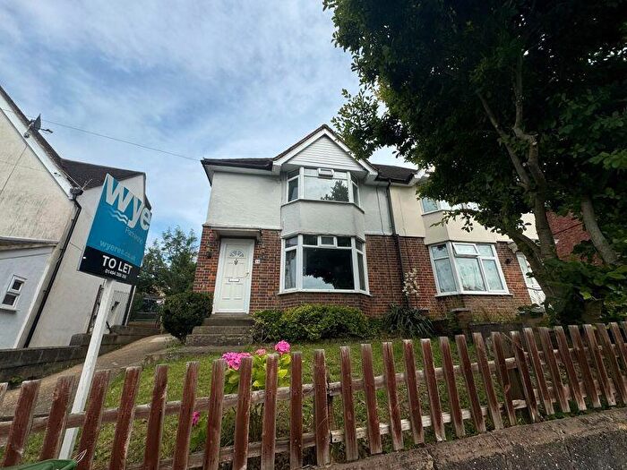 3 Bedroom Semi-Detached House To Rent In High Wycombe, HP13