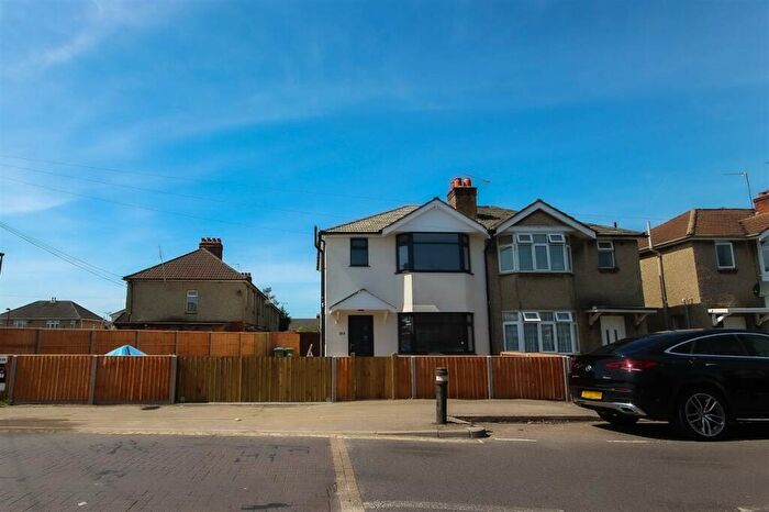 3 Bedroom Semi-Detached House To Rent In Warren Avenue, Southampton, SO16